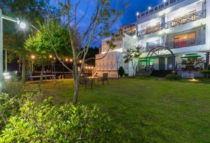 Taean Piano Spa Pension