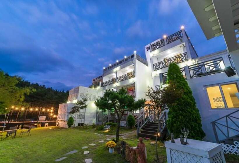 Taean Piano Spa Pension