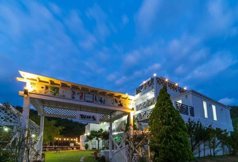 Taean Piano Spa Pension