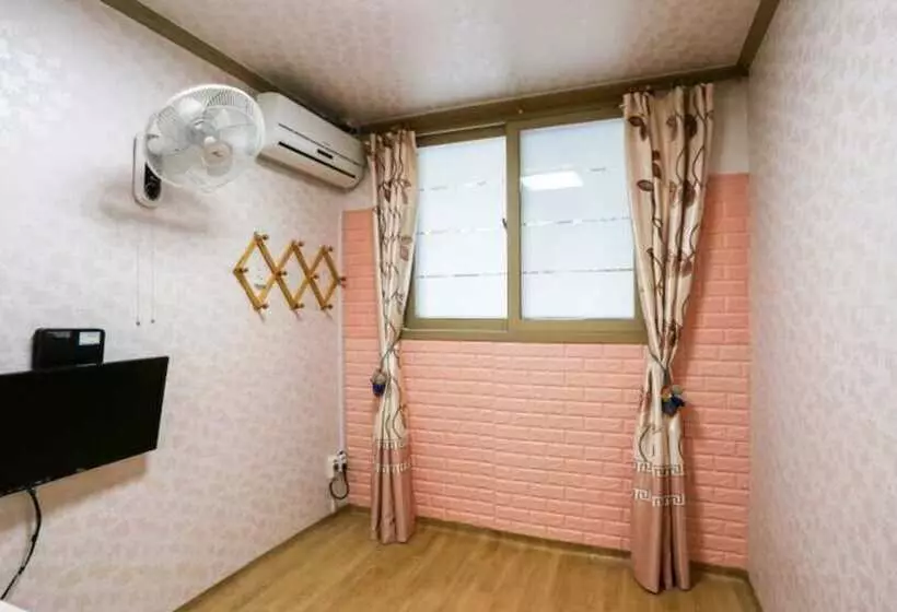 Uljin Haetteuneunjip Pension