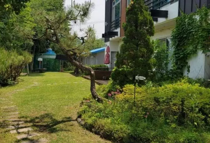 Yangpyeong Hayandohwaji Pension