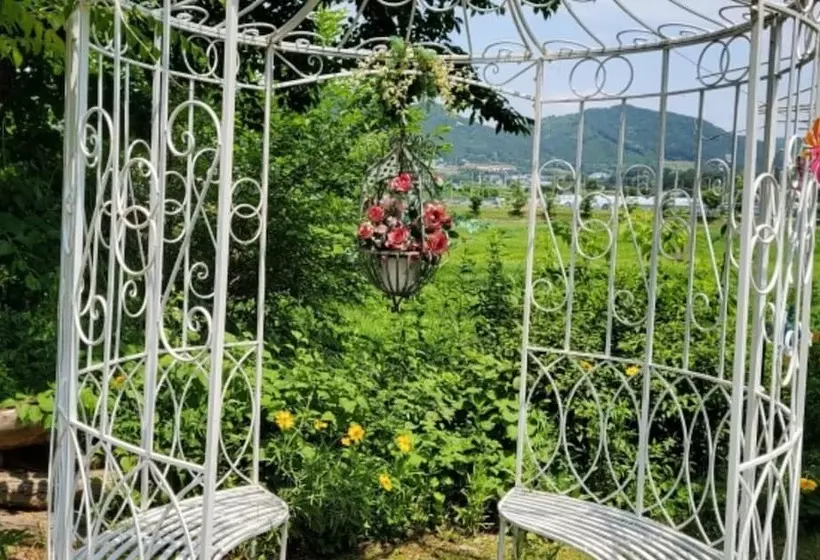 Yangpyeong Hayandohwaji Pension