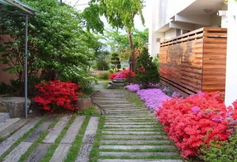 Yangpyeong Hayandohwaji Pension