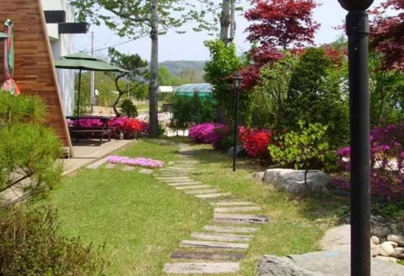 Yangpyeong Hayandohwaji Pension