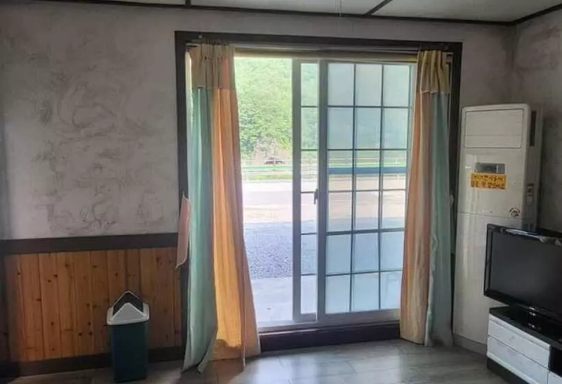 Yeongwol Donggang Close Pension