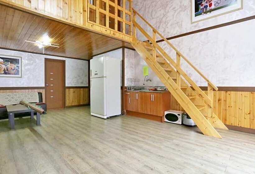 Yeongwol Donggang Close Pension