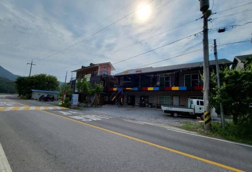 Yeongwol Donggang Close Pension