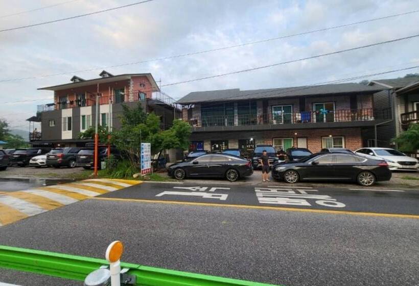 Yeongwol Donggang Close Pension