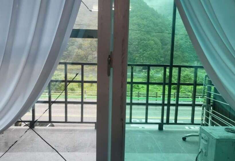 Yeongwol Donggang Close Pension