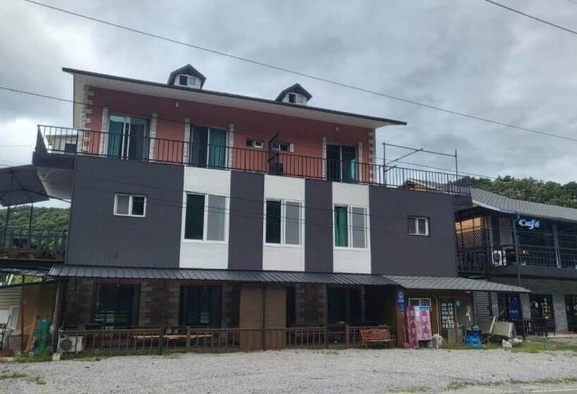 Yeongwol Donggang Close Pension