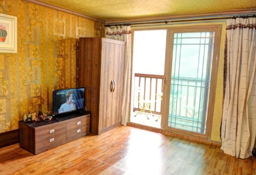 Yeongwol Riverside White House Pension