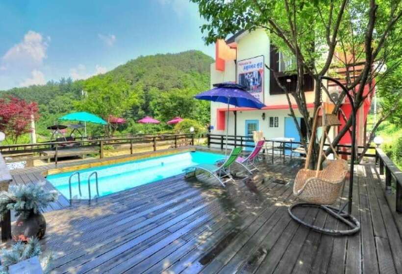 בית מלון כפרי Hongcheon Orange Pekoe Pension