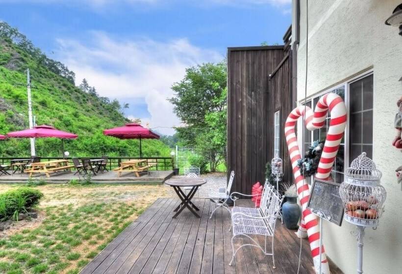 בית מלון כפרי Hongcheon Orange Pekoe Pension