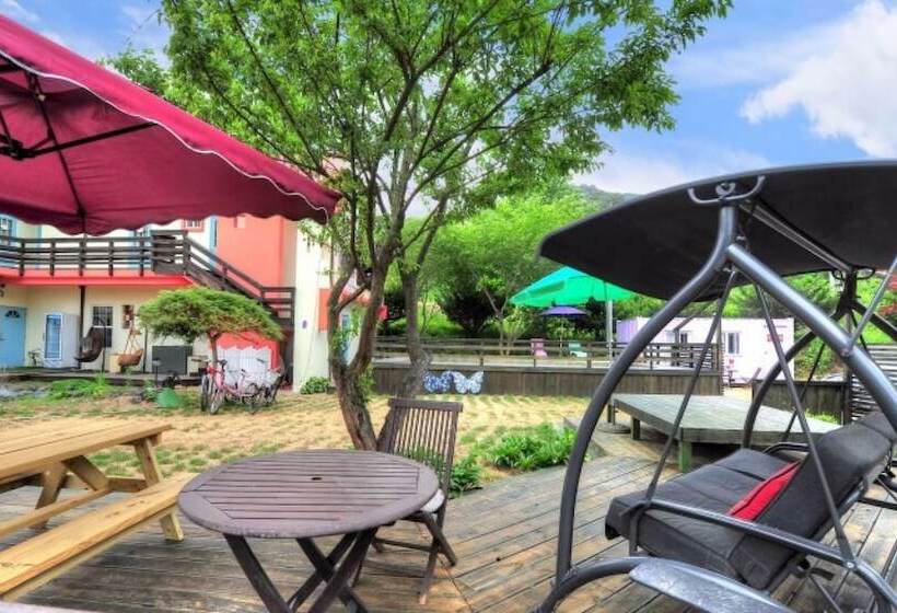 בית מלון כפרי Hongcheon Orange Pekoe Pension