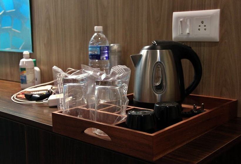 Отель Lamel Cove Beach Resort