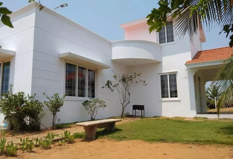 Hotelli Pearl Beach Pool Villa