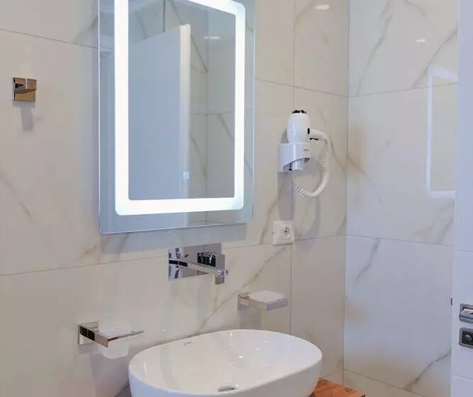 هتل Vila Shpetimi