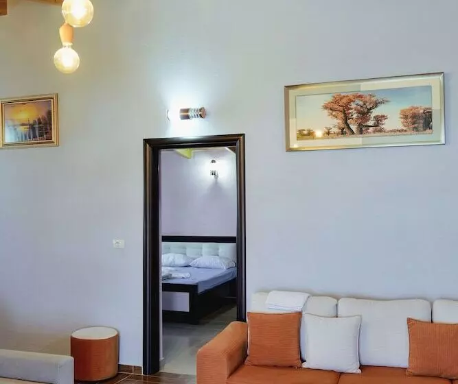 هتل Vila Shpetimi