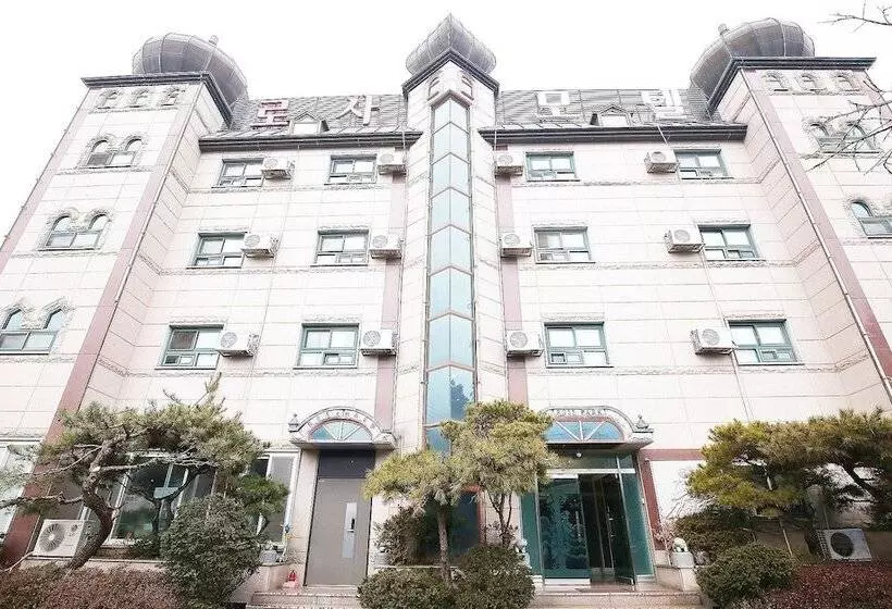 مُتل Cheonan Rosa