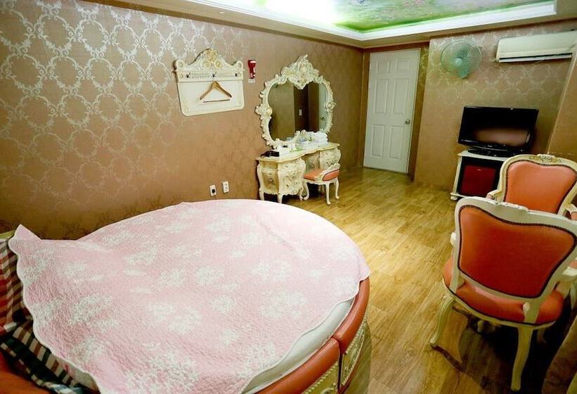 Motel Chungju Well Park