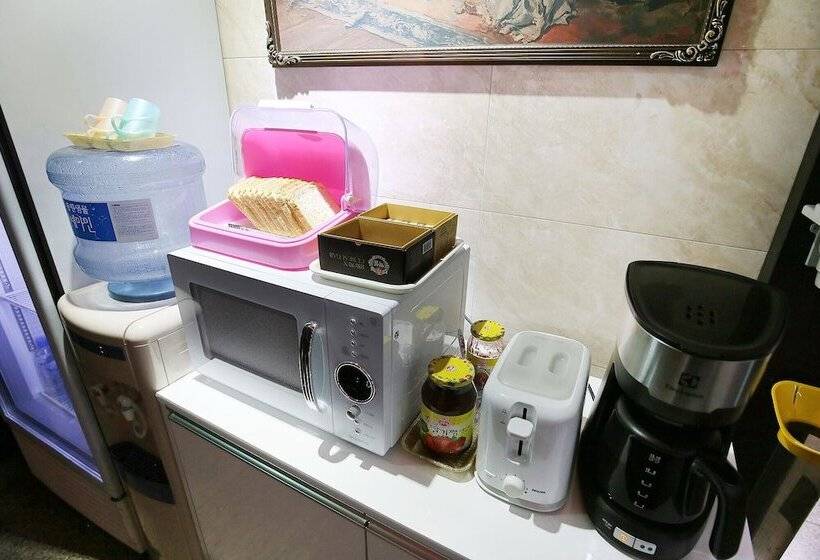 汽车旅馆 Hongsung Jun