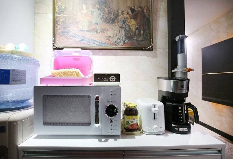 汽车旅馆 Hongsung Jun