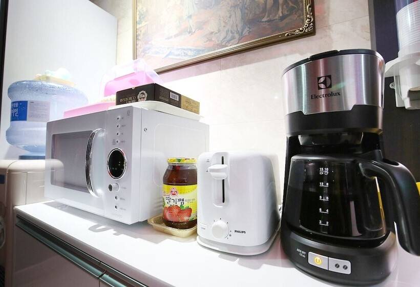 汽车旅馆 Hongsung Jun