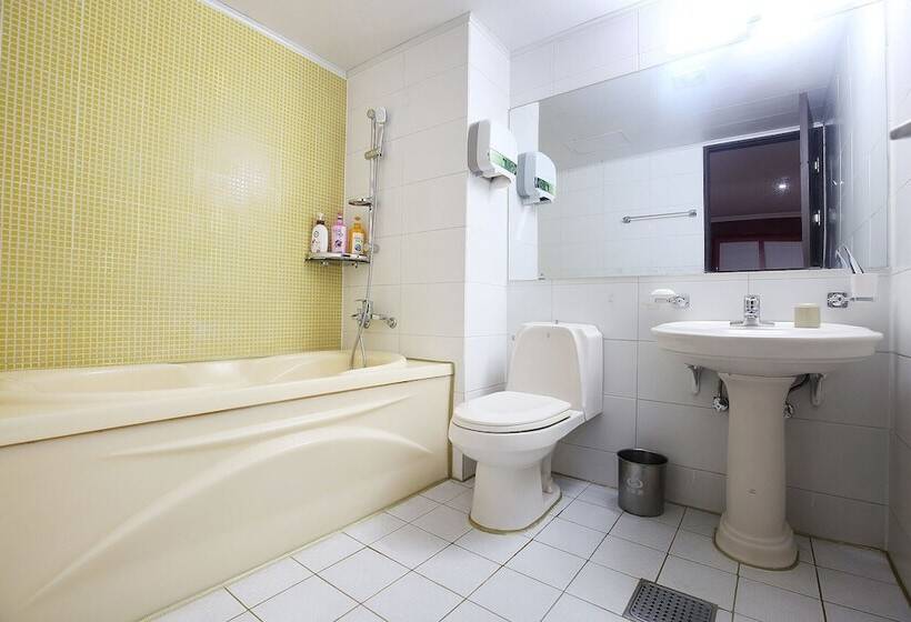 汽车旅馆 Hongsung Jun