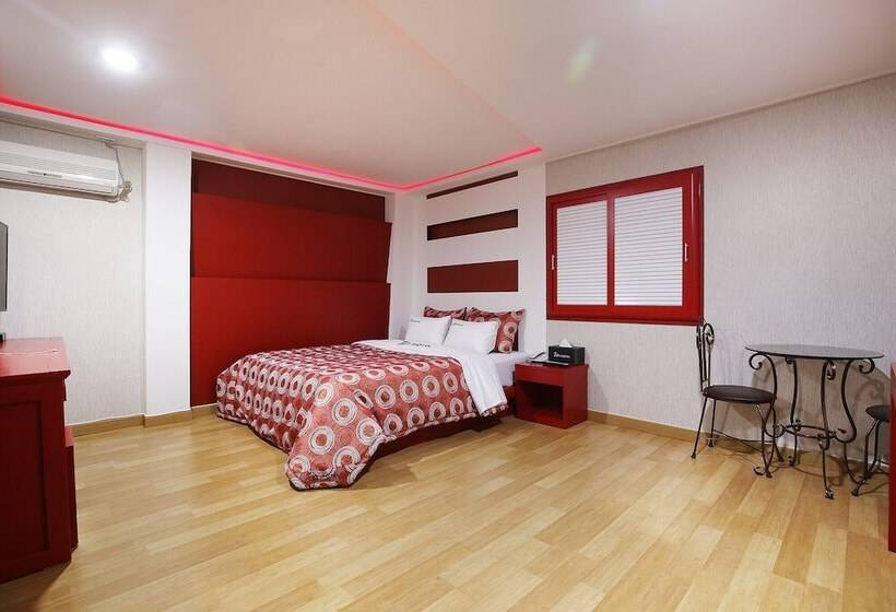 汽车旅馆 Hongsung Jun