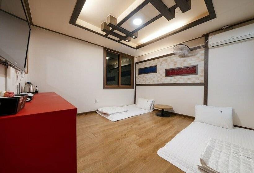 Motel Tongyeong W