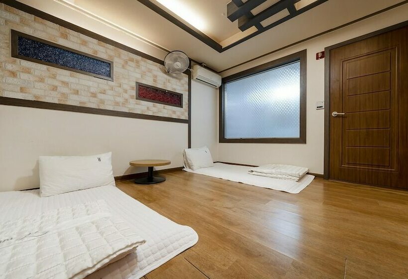 Motel Tongyeong W