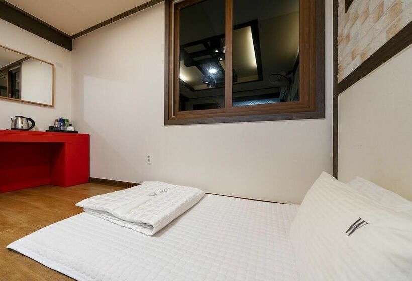 Motel Tongyeong W