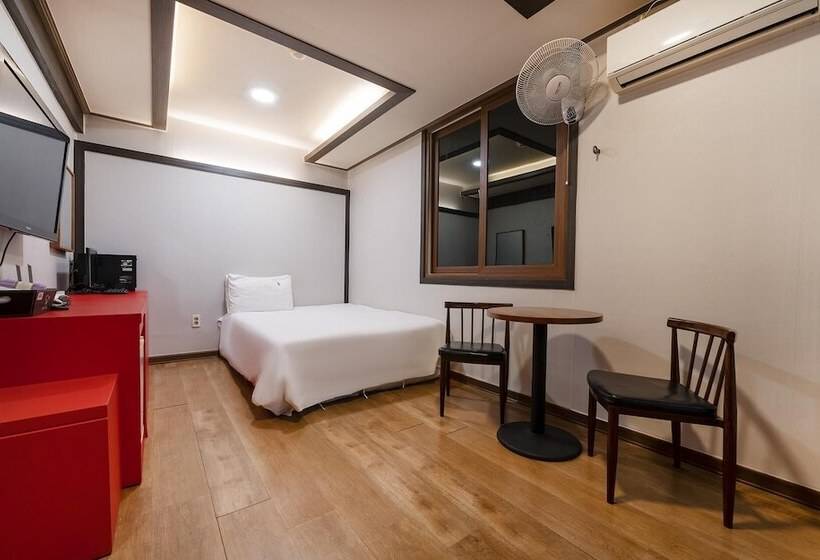 Motel Tongyeong W