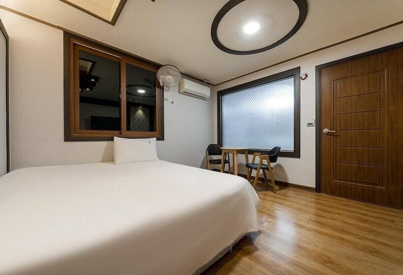 Motel Tongyeong W