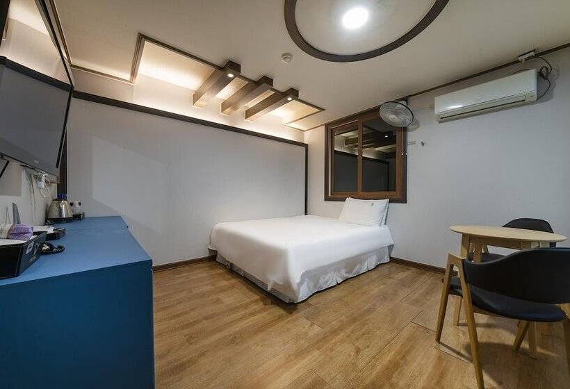Motel Tongyeong W