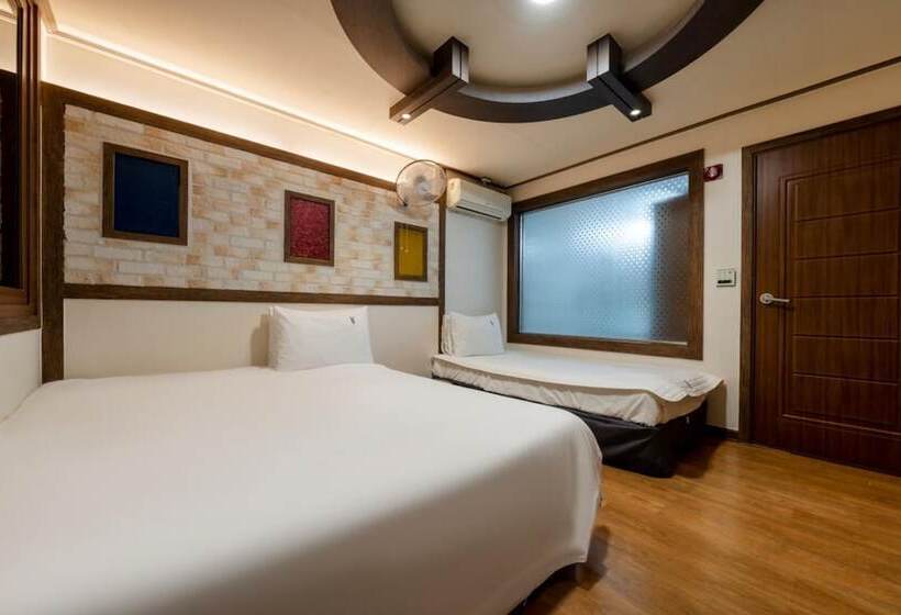 Motel Tongyeong W