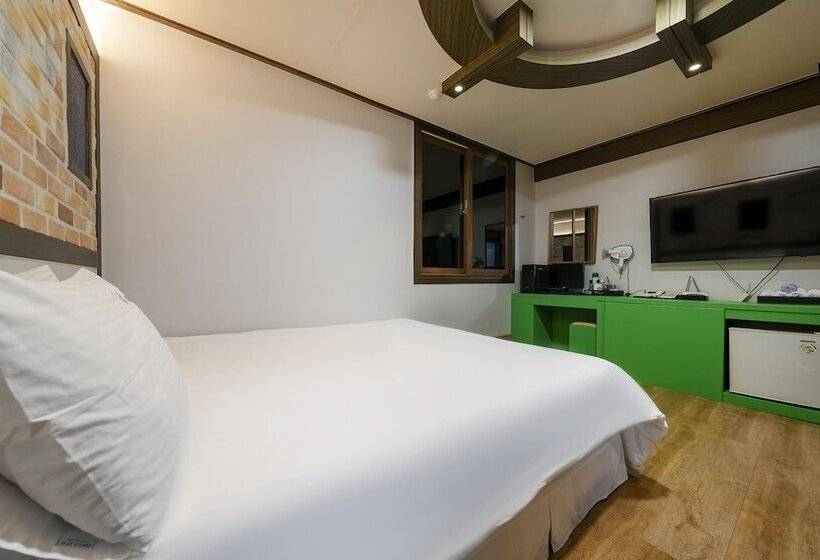 Motel Tongyeong W