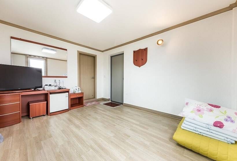 Motel Yangyang Hajodae Donghwa Beach