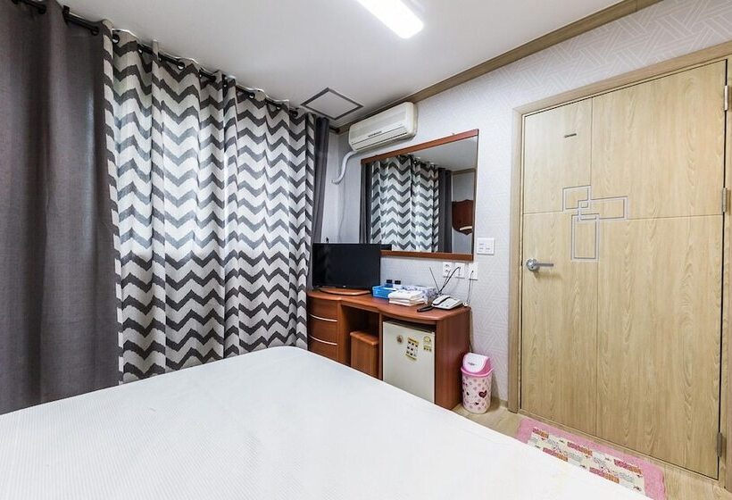 Motel Yangyang Hajodae Donghwa Beach