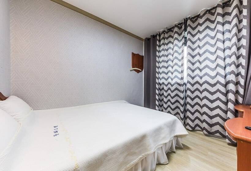 Motel Yangyang Hajodae Donghwa Beach
