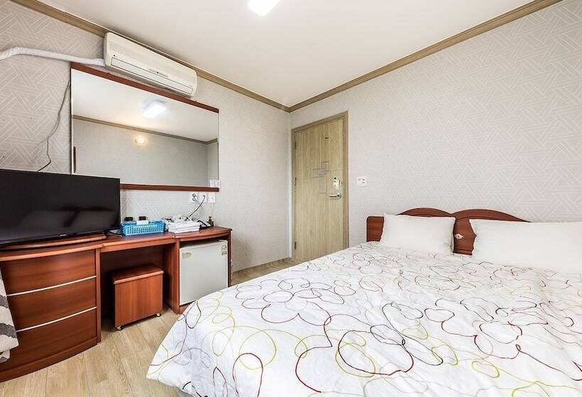 Motel Yangyang Hajodae Donghwa Beach