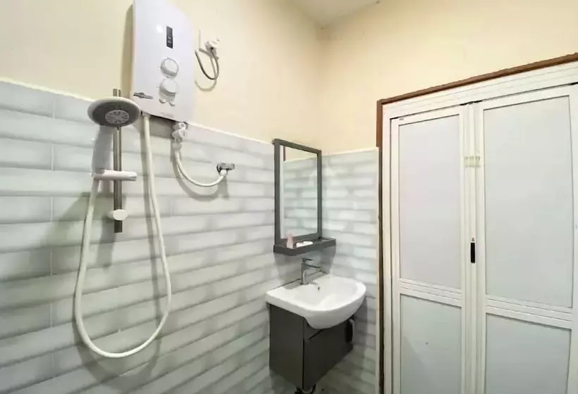 Oyo 90205 Bayu Sintok Motel