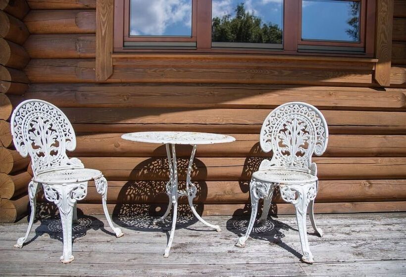 Willow Lodge With Hot Tub, Kingfishers