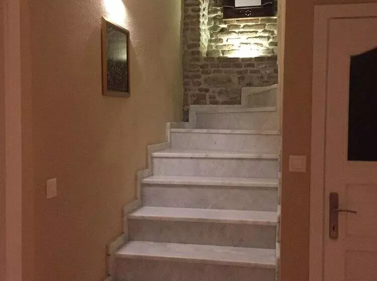 Hayat Alti Otel