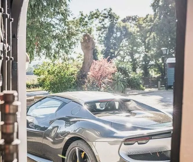 Hostelli Caffeine & Machine