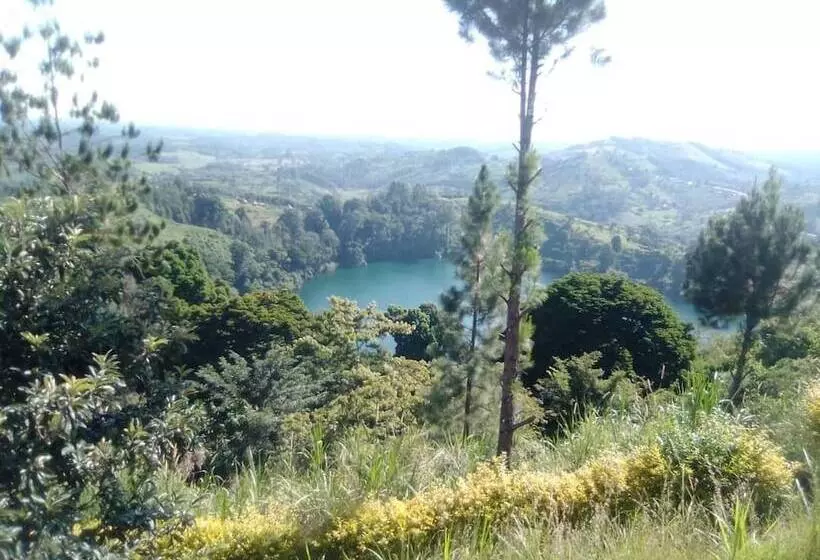 هتل Top Of The World Lodge