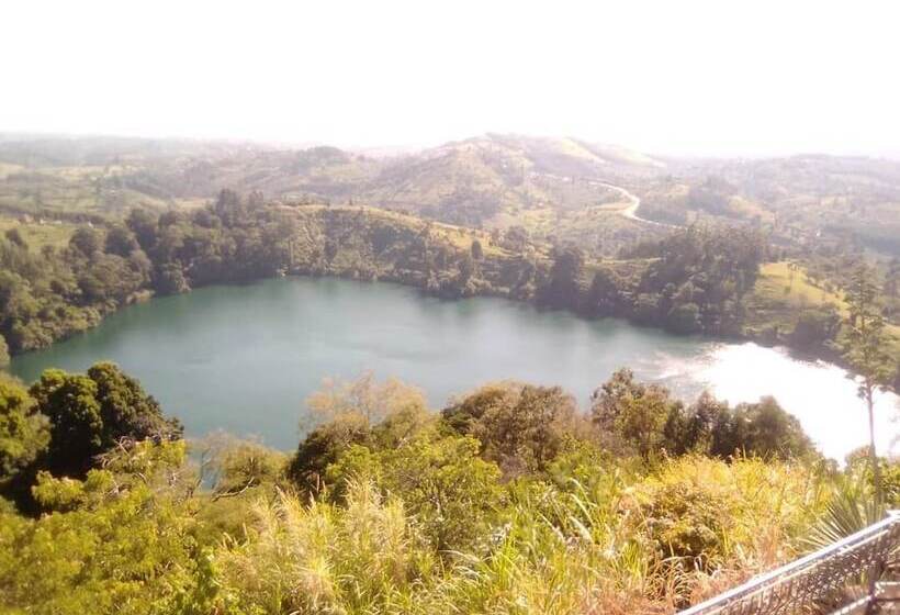 هتل Top Of The World Lodge