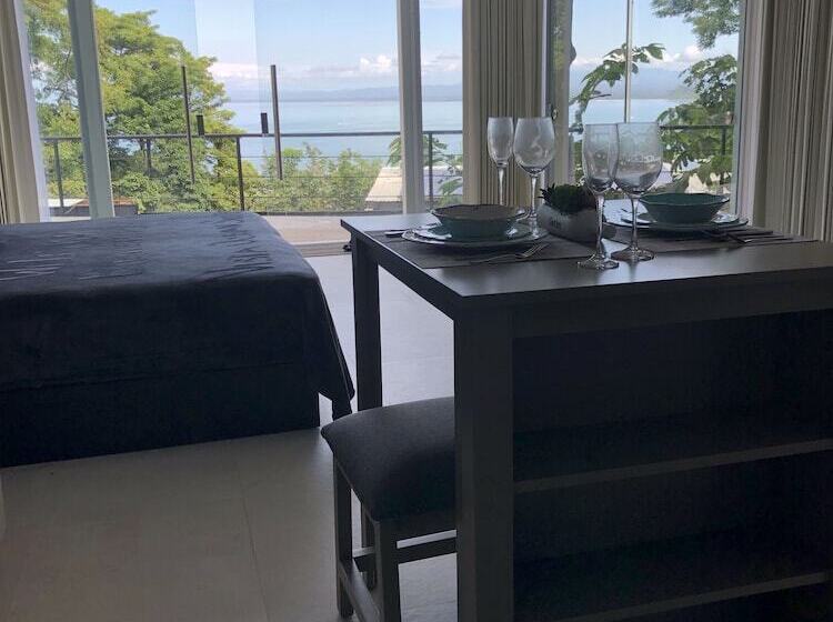 هتل Vista Ocean Suites