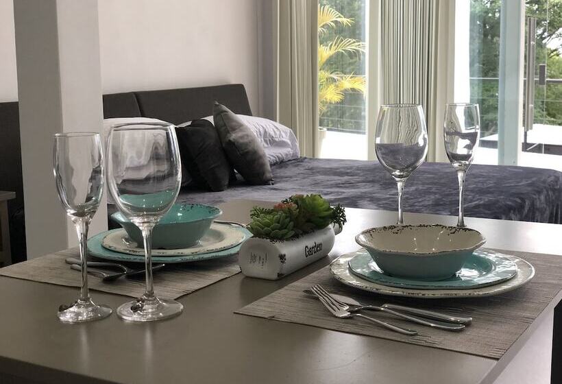 هتل Vista Ocean Suites