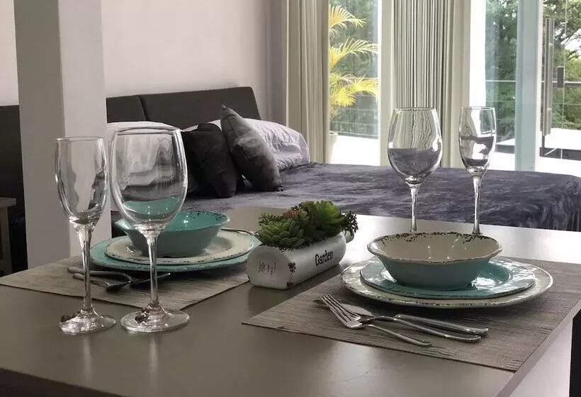 هتل Vista Ocean Suites